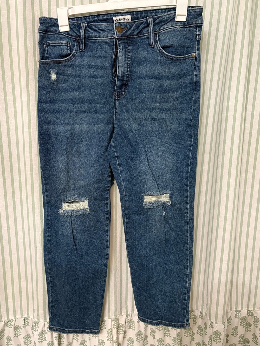 Straight leg distressed Jeans